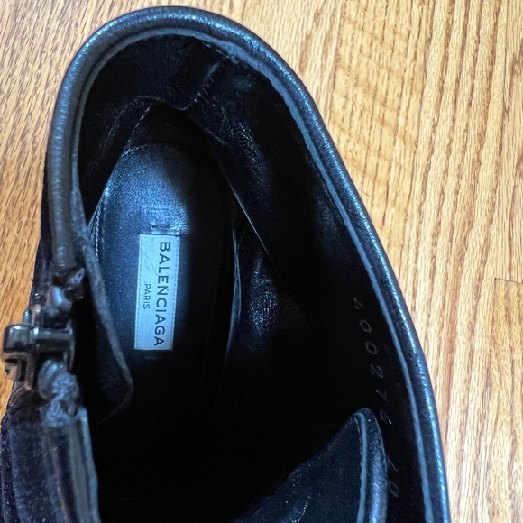Authentic BALENCIAGA PARIS LACE UP BOOTIES - Picture 3 of 7